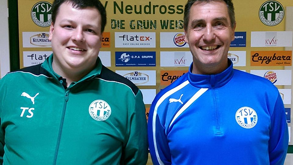 TSV-Abteilungsleiter Thorsten Schirmer (li.) freut sich auf die weitere Zusammenarbeit mit Detlef Hugel (re.)
