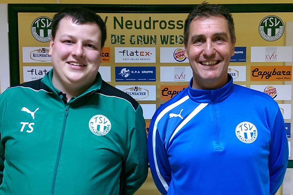 TSV-Abteilungsleiter Thorsten Schirmer (li.) freut sich auf die weitere Zusammenarbeit mit Detlef Hugel (re.)