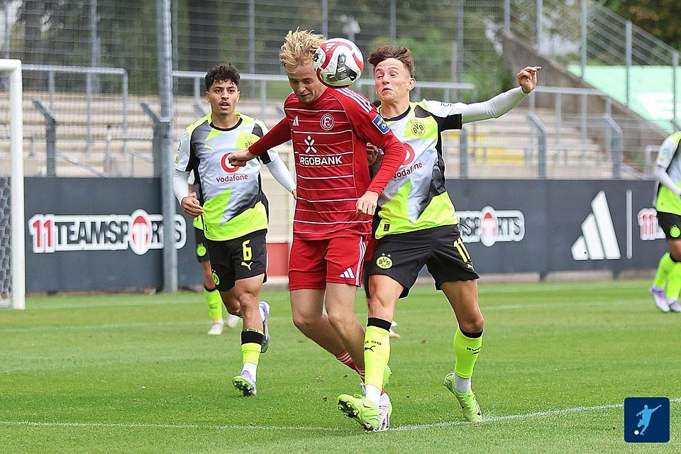 Ausgerechnet im Duell mit Conor Tönnies (l.) traf Arne Wessels zum ersten Mal für den BVB. Ausgerechnet im Duell mit Conor Tönnies (l.) traf Arne Wessels zum ersten Mal für den BVB.