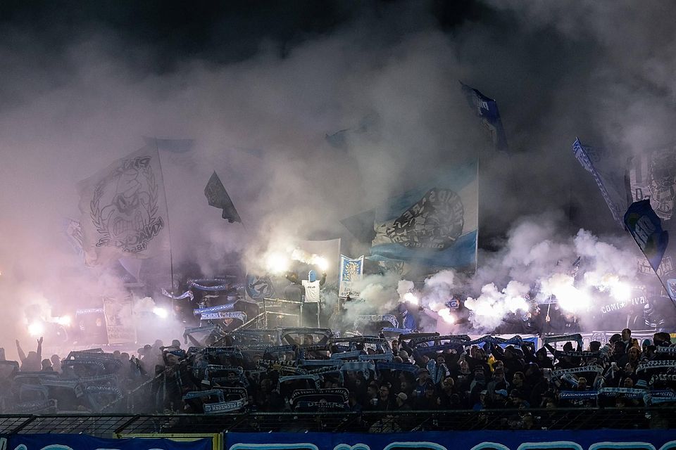 Das kostet: In der Strafentabelle rangiert 1860 München in der 3. Liga auf Rang elf. 1050 Euro wurden bislang fällig. Die Summe dürfte in der nächsten Zeit anwachsen. Erster in der Strafentabelle ist Dynamo Dresden, die über 35.000 Euro zahlen mussten.