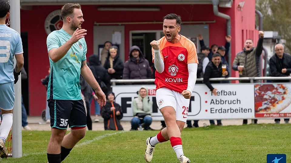 Kenan Muslimovic (rotes Trikot) hat den SV Türk Gücü Straubing nach kurzer Zeit bereits wieder verlassen 