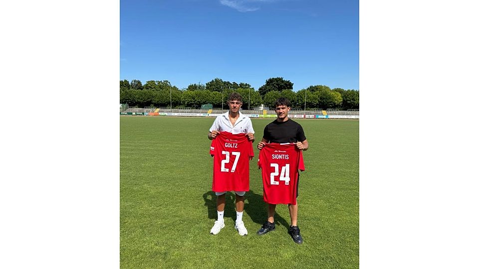 Zwei Talente, die künftig beim VfR Wormatia Worms angreifen wollen: Leonardo Goltz (links) und Vasileios Siontis.	Foto: Wormatia Worms