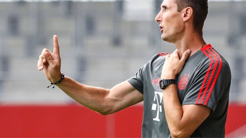 FC Bayern Münchens U17 und Trainer Miroslav Klose wollen ins Finale einziehen. Foto: Christian Riedel