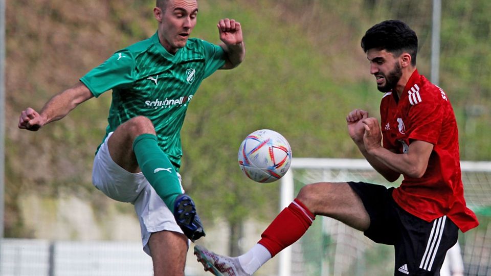 Tim Heininger (links, gegen Schechmous Leilo vom SV Au-Wittnau) hat bereits zwei Landesliga-Saisons für den FC Zell bestritten. | Foto: Matthias Konzok