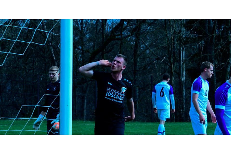  Dreimal darf Jannis Lüftner dem Torjubel des Silberg/Eisenhäuser Anhangs lauschen. Doch selbst fünf Treffer genügen den SG nicht zum Sieg. (© Jens Kauer) 