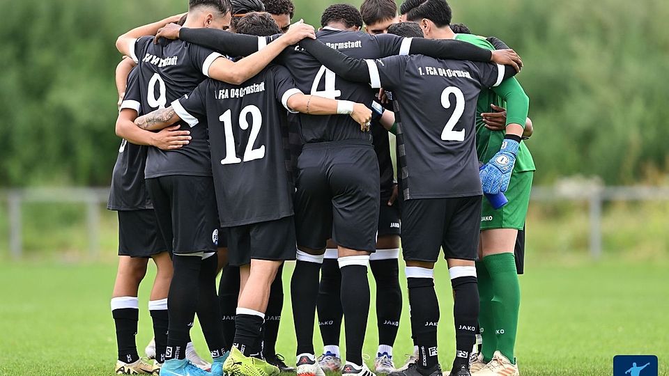 Die Spieler des FCA Darmstadt bleiben trotz der Niederlagenserie positiv und wollen am kommenden Wochenende für eine Überraschung in Frankfurt sorgen.