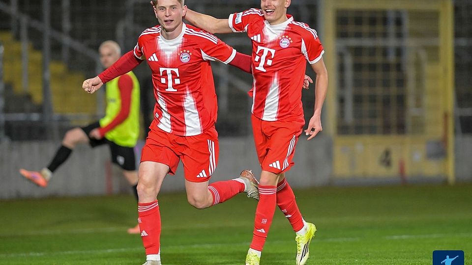 Anton Heinz (l.) jubelt weiter. 