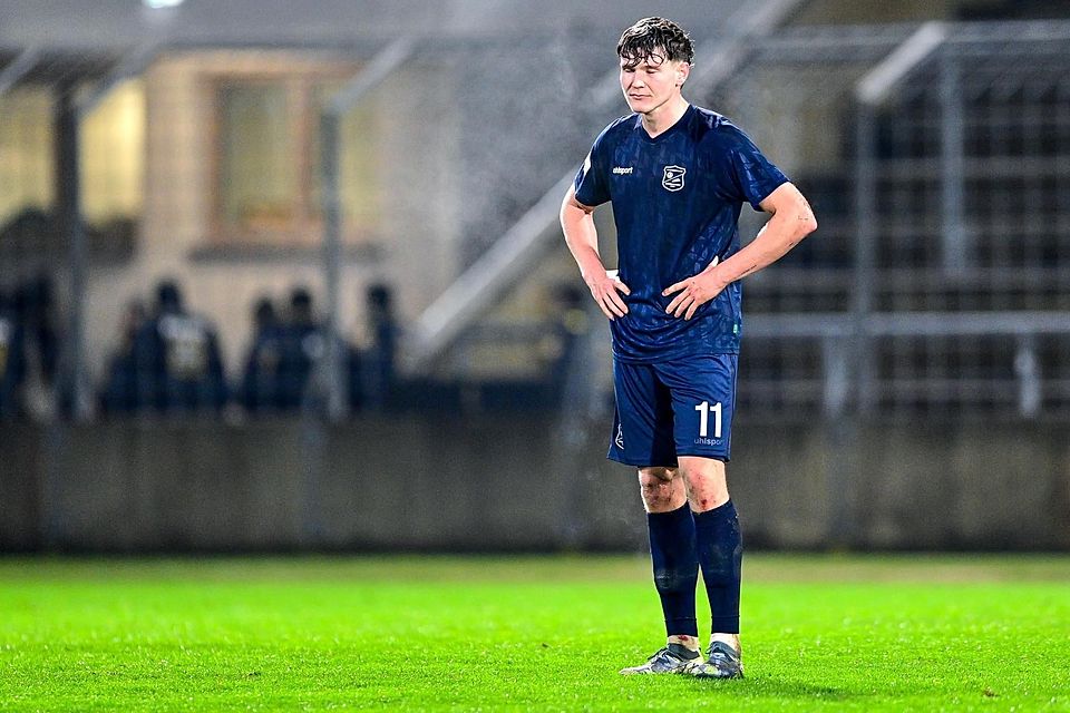 Enttäuscht: Der eingewechselte Hachinger Richard Meier sorgt im Angriff für mehr Schwung, bleibt aber gegen seine Ex-Mannschaft erfolglos.