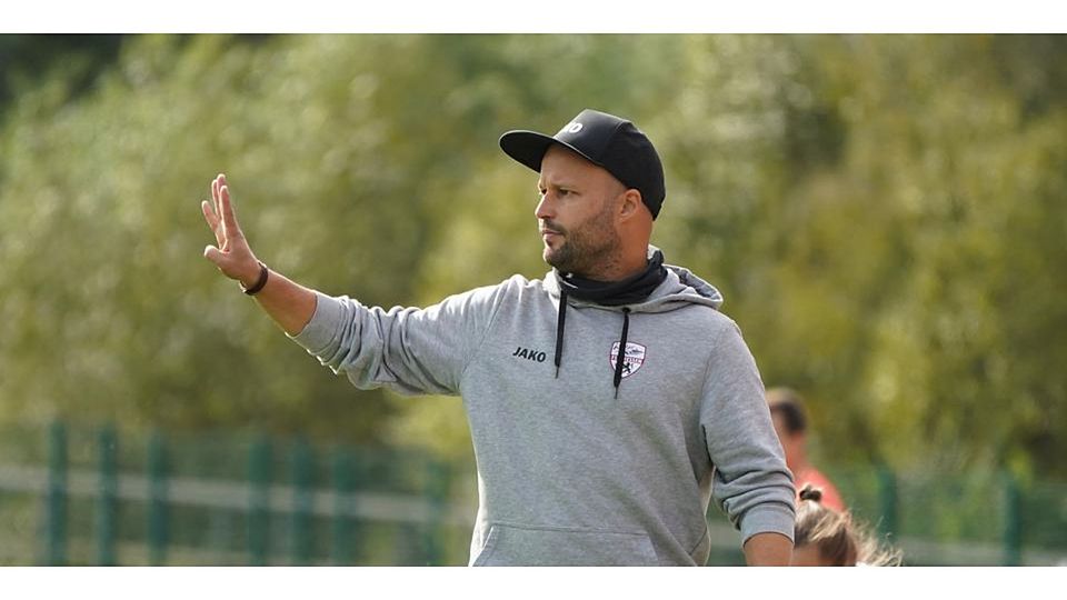 Sieht einen Sieg seines Teams: Dennis Peter, Trainer des FSV Hessen Wetzlar. Sieht einen Sieg seines Teams: Dennis Peter, Trainer des FSV Hessen Wetzlar. © Isabel Althof