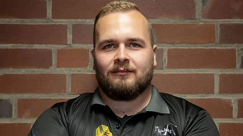 Lukas Kothe trägt zwei Leidenschaften in seinem Herzen: Fußball und Darts.