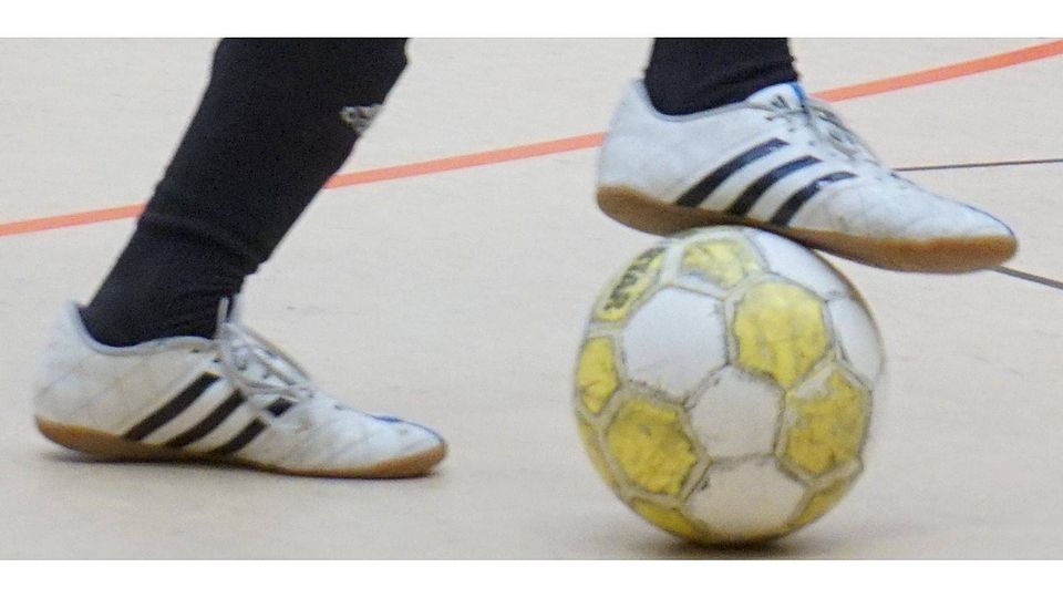 Der Futsal ist ein sprungreduzierter Ball und kleiner als ein normmaler Fußball. Foto: Volker Schmidt