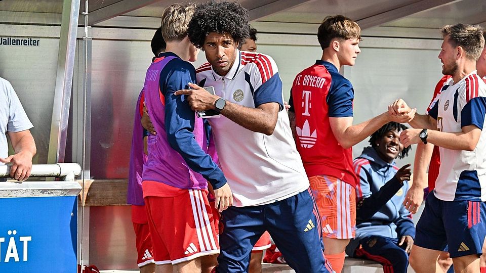 Bayern-Trainer Dante steht auch in der Youth League an der Seitenlinie.