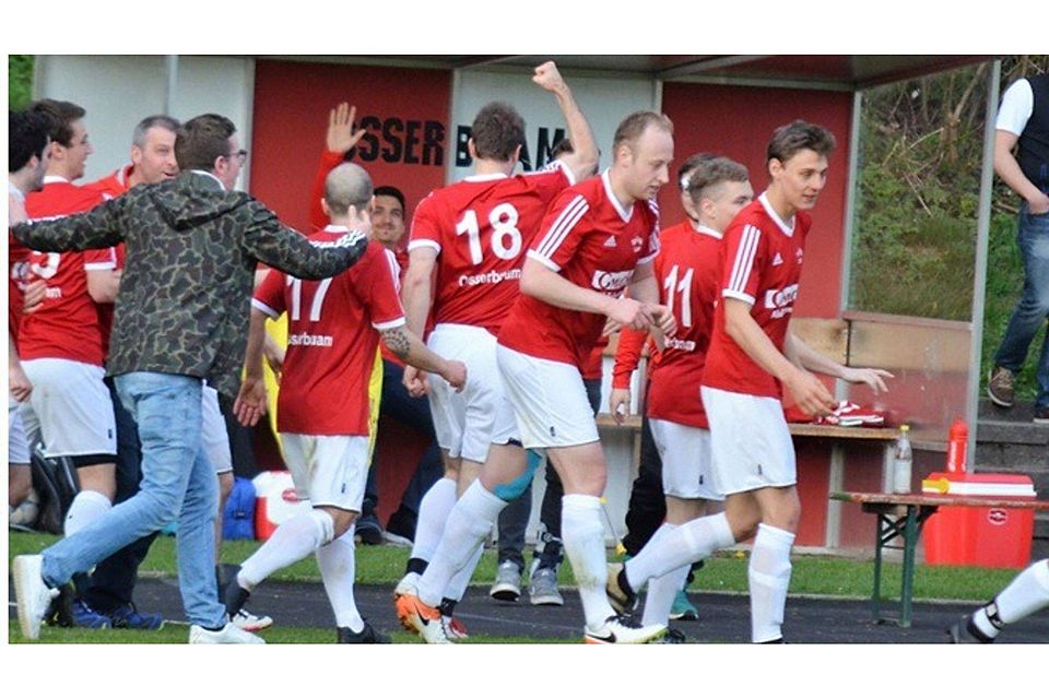Personell auf dem Zahnfleisch, aber des Osserbuams Herz lacht wenigstens beim Jubeln, der Landesliga-Relegation entgegen.Foto: Gollek-Riedl