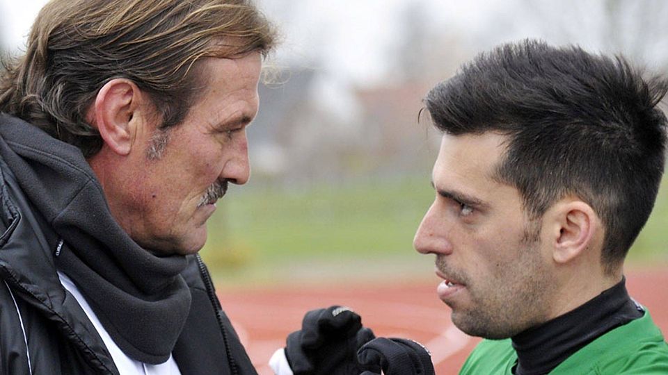 Früher als geplant hat Angelo Finelli (rechts) das Traineramt beim TSV Burgau von Wolfgang Hille (links) übernommen.   F.: Ernst Mayer