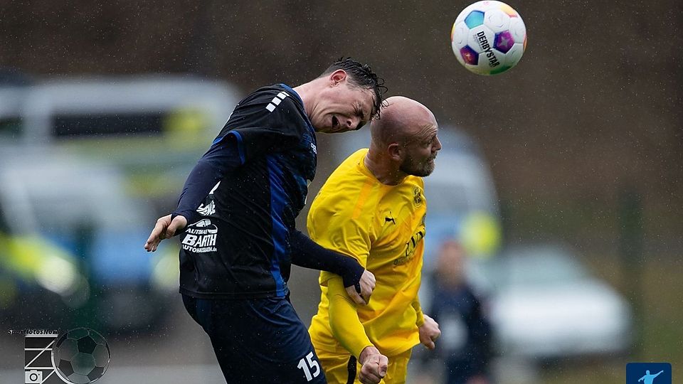 Jahrelang Gegner, jetzt Teamkollegen: Felix Schwerdt (rechts) spielt zukünftig beim SV 09 Arnstadt um Brooklyn Menge (links).