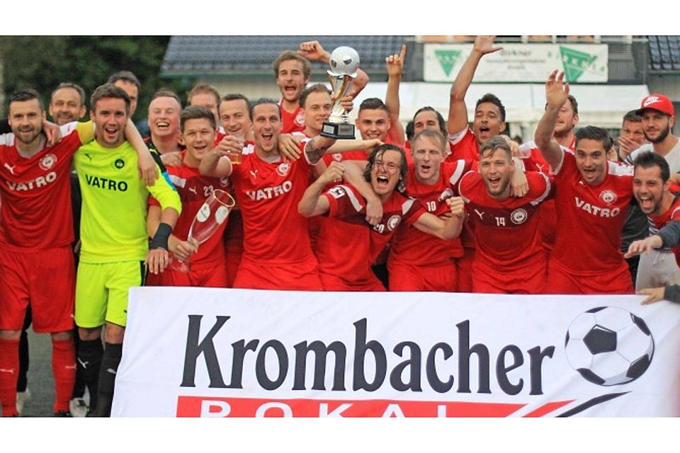 Der 1. FC Kaan-Marienborn ist alter und neuer Kreispokalsieger. Daher war der Jubel beim Oberligisten nach dem Abpfiff natürlich groß. Fotos (2): carlo