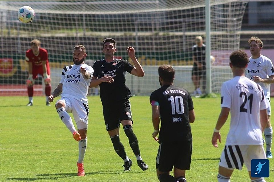 Im Hinspiel hielt der TSV Seebach (in schwarz) die SpVgg Landshut knapp mit 1:0 in Schach 