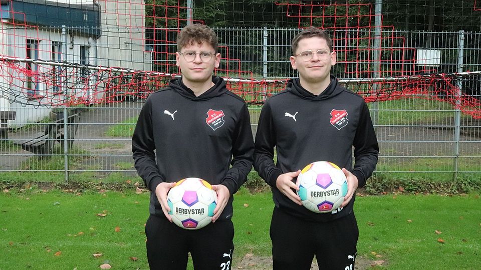 Die eineiigen Zwillinge Elias und Noah Pejas haben viele Gemeinsamkeiten und machen in ihrem bisherigen Leben auch vieles zusammen. Sie wirken sehr bodenständig.