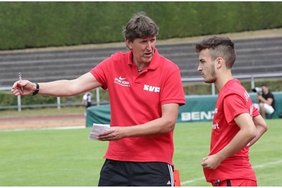 Mario Mutic (rechts, mit Co-Trainer Harald Janik) trifft für den SV Fellbach. Foto: Patricia Sigerist