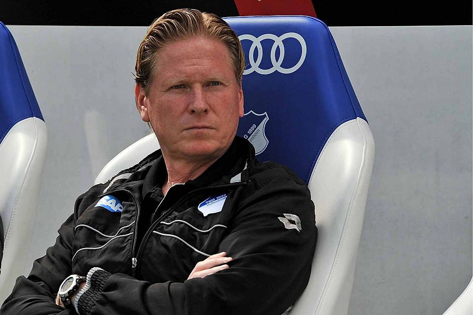 Trainer Markus Gisdol läßt sich vor der Partie in Hannover nicht "verrückt" machen.    F: Lörz