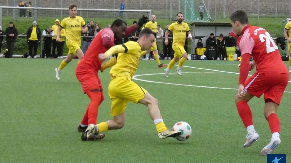 Im Gegensatz zum Hinspiel hatte diesmal der FC Bad Krozingen (rote Trikots) die Nase vorne und landete einen 5:1-Auswärtserfolg beim SV Biengen.