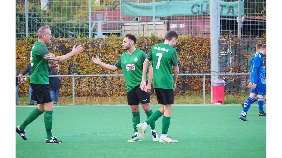 Der FSV Oberwalluf um den im Duett mit Markus Neuser zum Trainer gewordenen Sascha Brox (links) hat die erste Pokalhürde genommen.	Foto: FSV Oberwalluf