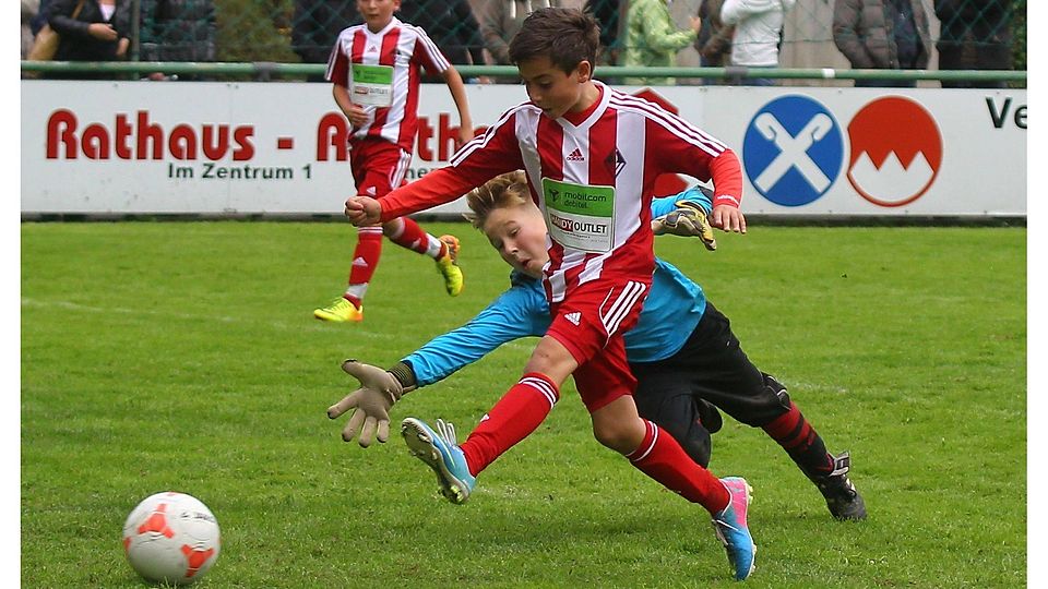 Der spätere Turniersieger Eintracht Frankfurt kassierte hier ein Gegentor gegen den Außenseiter FV Vaihingen. Foto: Sportfoto Zink