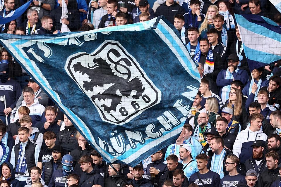 Die Fans stehen auch auswärts hinter ihrem Verein ‒ trotz durchwachsenen Leistungen des TSV 1860 München in dieser Saison.