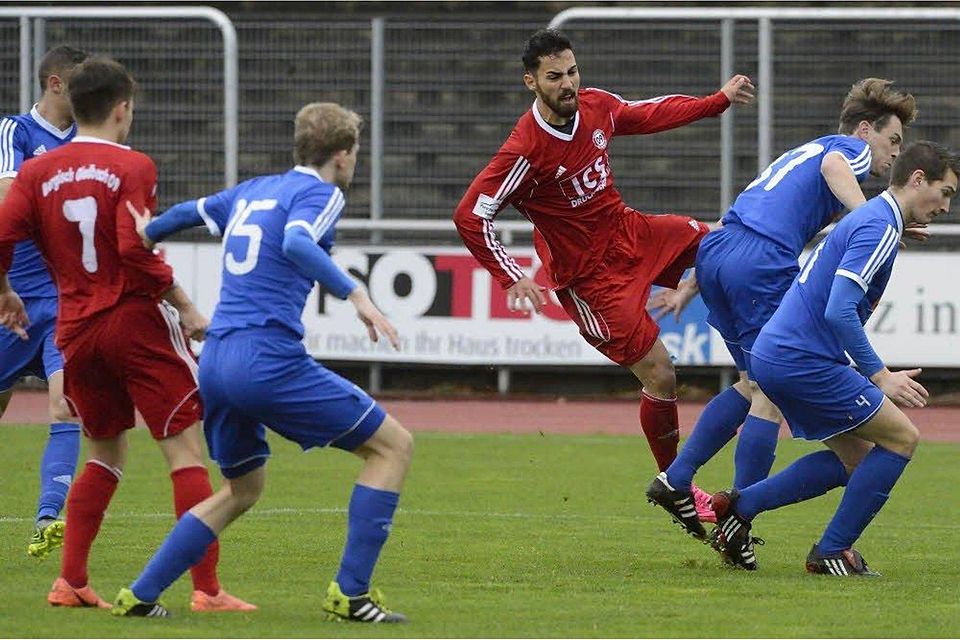 Wurde Celal Kanli angespielt, warfen sich gleich zwei Gegner in die Schussbahn. Die so entstehenden Freiräume wurden nicht genutzt.