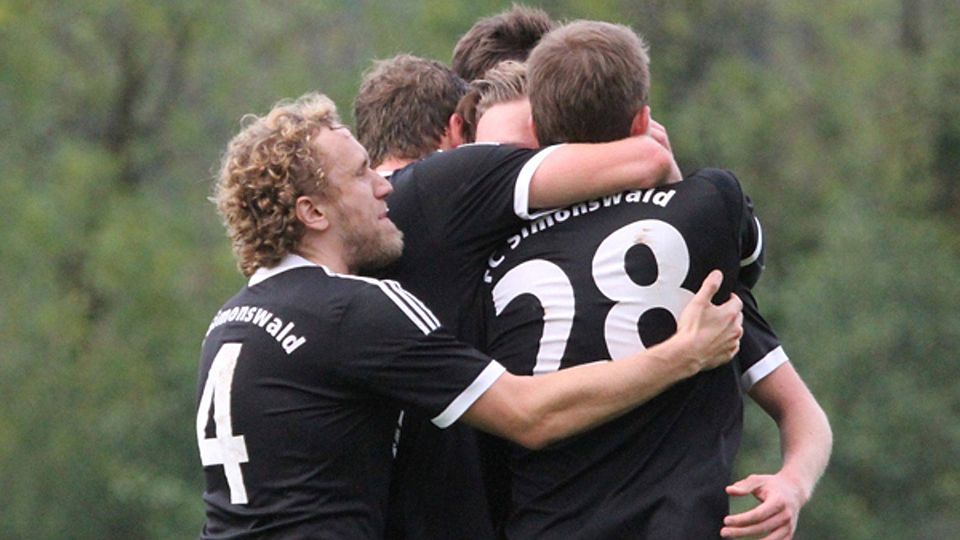 Durften jubeln gegen Hochdorf: Die Spieler des FC Simonswald. | Archivfoto: Matthias Konzok