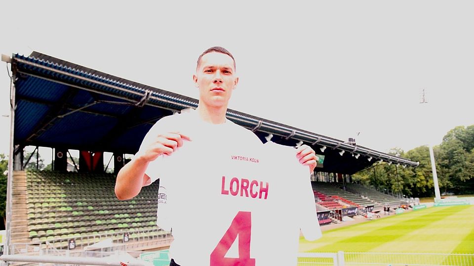 Jeremias Lorch verlängert seinen Vertrag bei Viktoria Köln.