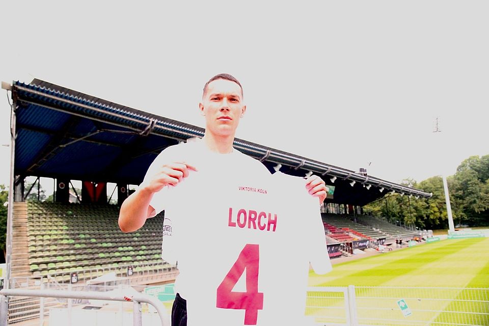 Jeremias Lorch verlängert seinen Vertrag bei Viktoria Köln.