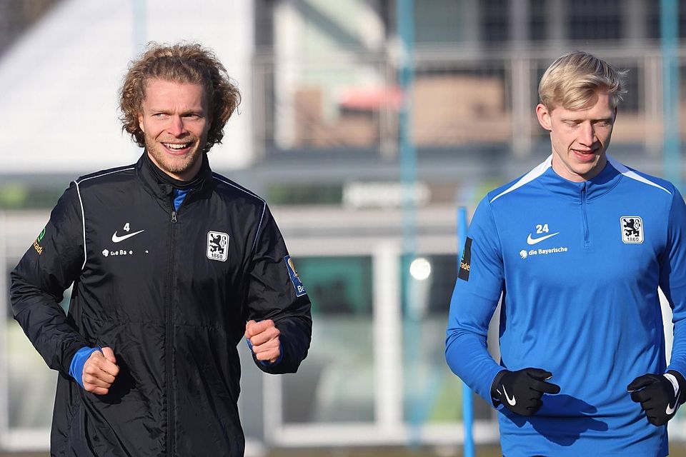Lächelt seinem Comeback entgegen: Kapitän Jesper Verlaat (neben Reha-Spezl Raphael Schifferl, der noch nicht ganz so weit ist). Lächelt seinem Comeback entgegen: Kapitän Jesper Verlaat (neben Reha-Spezl Raphael Schifferl, der noch nicht ganz so weit ist).