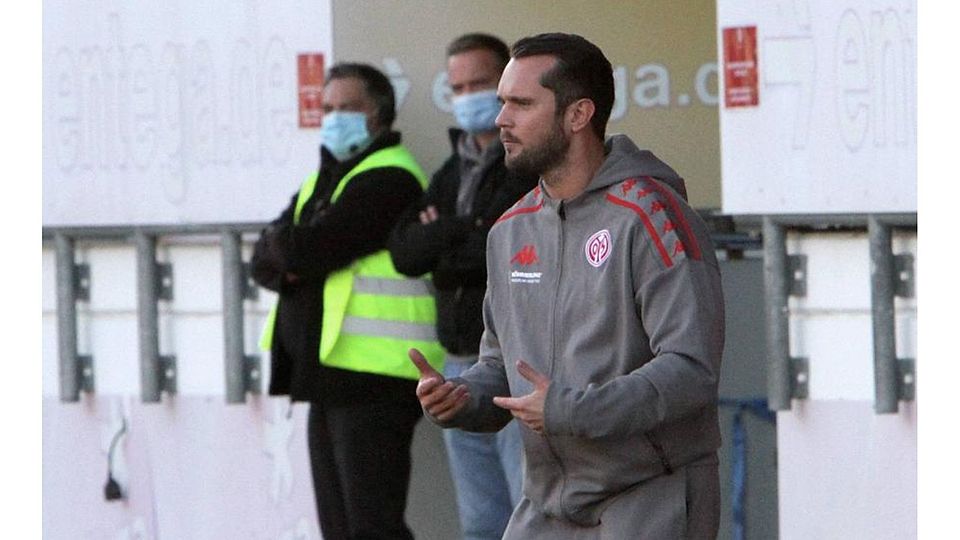 05-Trainer Bartosch Gaul reist mit seinem Team zu Hessen Kassel.	