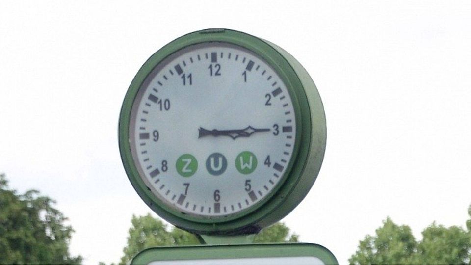 Der Kreisfußballausschuss hat an der Uhr gedreht: Die Sonntagsspiele beginnen im Kreis künftig 15 Minuten später.