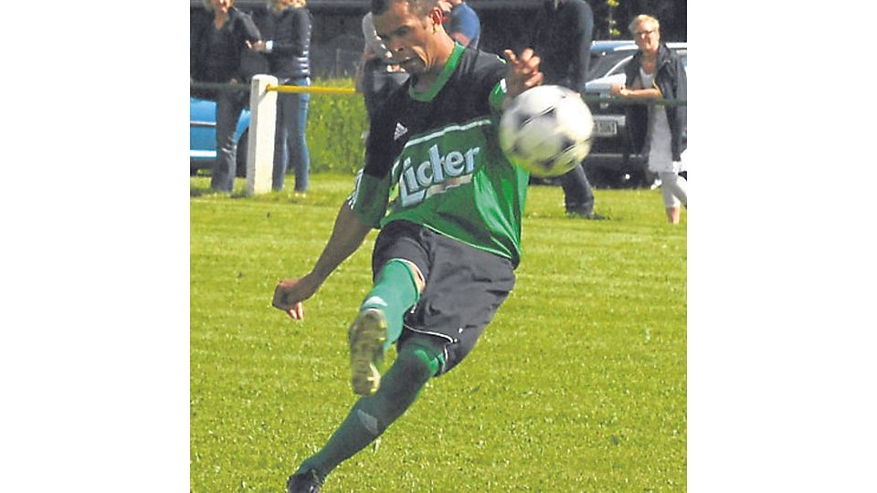 KOA-Toptorjäger Dennis Peldzius gelingt beim Heimsieg gegen Schwalmtal der erste Treffer.	Foto: Niebergall Foto:
