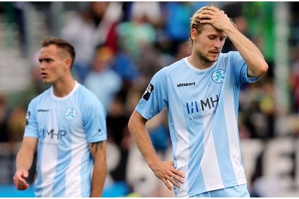 Sorgen derzeit nicht für Stabilität: Die Kickers-Innenverteidiger Marc Stein (rer.) und Manuel Bihr Foto: Pressefoto Baumann