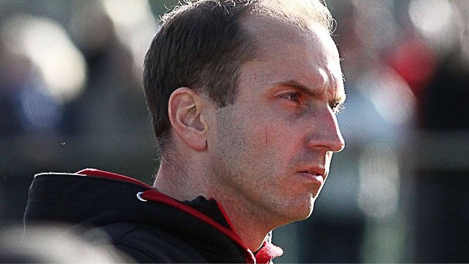 Oliver Richter hat seinen Trainervertrag in Sachsenhausen um drei weitere Jahre verlängert. Foto: Bock