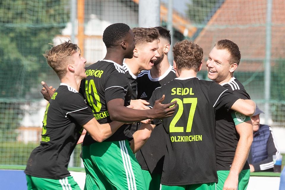 Grund zur Freude hatten der Benedict Gulielmo (r.) und seine Mitspieler beim TuS Holzkirchen in der vergangenen Saison zuhauf. Erinnerungen, auf die das Eigengewächs gerne zurückblickt.