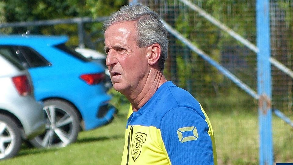 Seine Erfahrung wird jetzt helfen. VfB Trainer Jürgen Raab. 