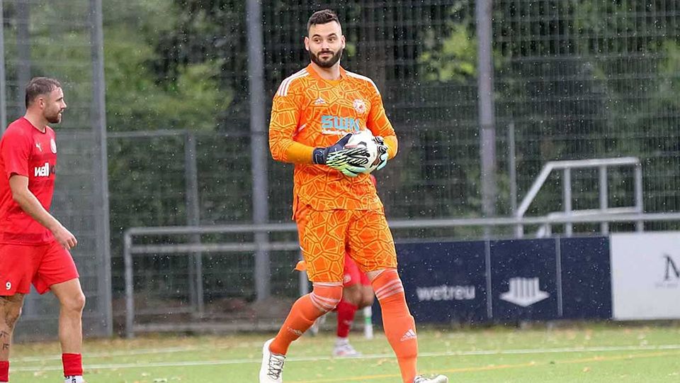 Keeper Christopher Newe (VfR Neumünster).