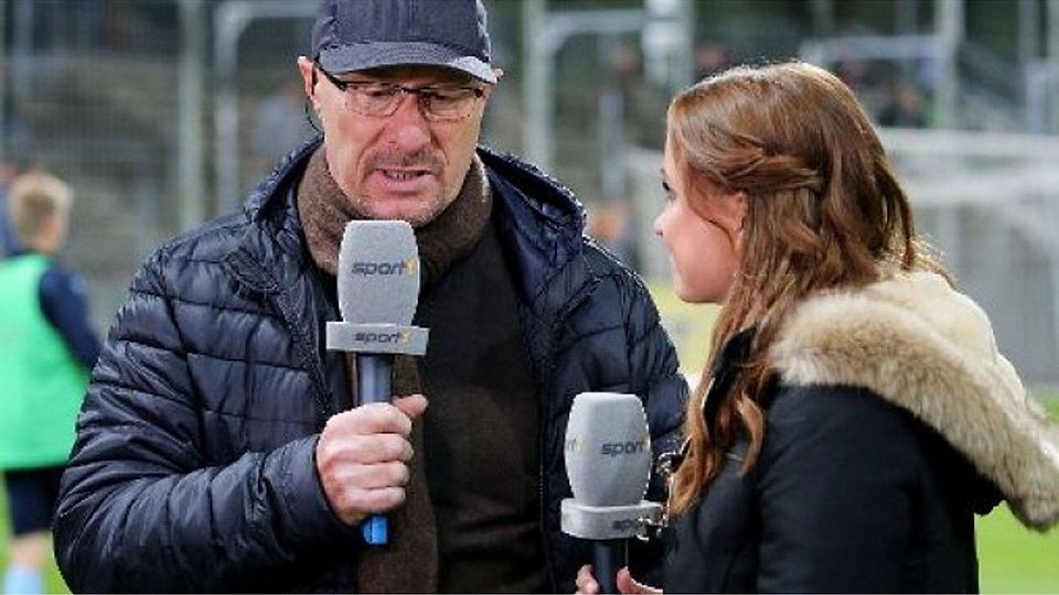 Wolfgang Wolf beim Interview rund um das Heimspiel gegen Hessen Kassel (3:3): Der Ex-Profi ist nicht der einzige Kandidat für das Amt des Sportlichen Leiters bei den Kickers. Foto: Pressefoto Baumann