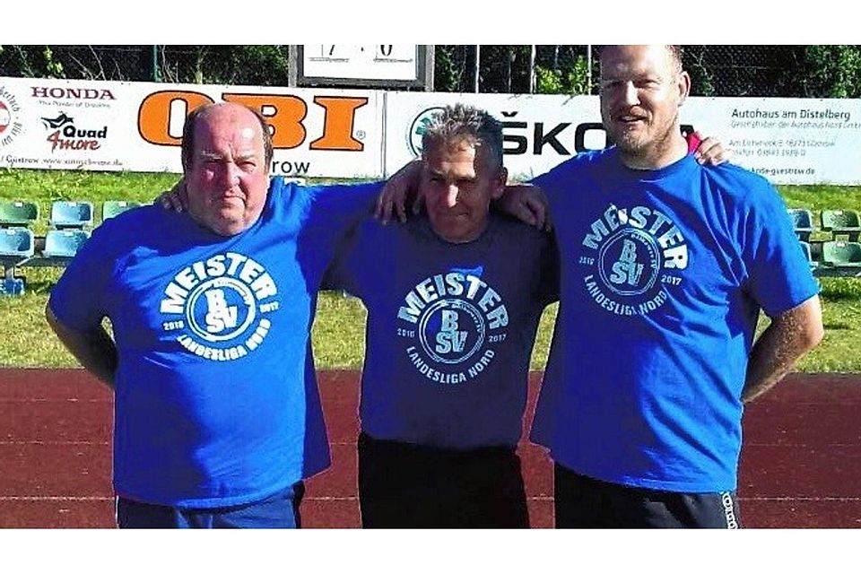 Die Väter des Erfolges: Co-Trainer Gerd Siegert, Danielo Samen und Torwarttrainer Ricardo Pittack-Ott.  Siegert verlässt den Verein nun aber aus persönlichen Gründen.Verein