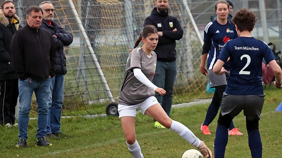 DJK Würmtal Damen gegen Team München am 09.11.25. Am Ball: Nr. 10 / Torschützin. Foto: Dagmar Rutt