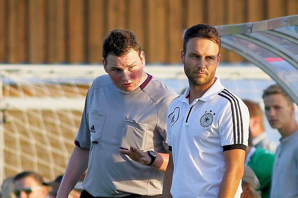 Michael Eder (re.) coacht in der kommenden Saison den FC Ruderting F: Grübl