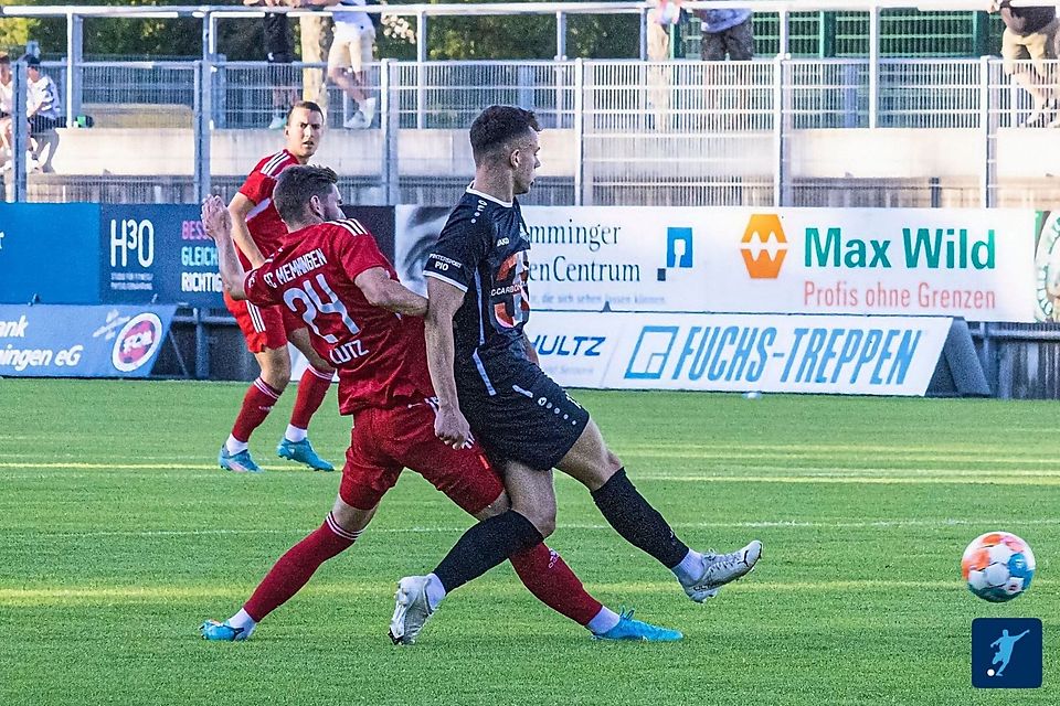 Timo Spennesberger (in schwarz) beim Auswärtsspiel der Landsberger am gestrigen Dienstag in Memmingen. Es war bereits sein zweites Spiel für den TSV.