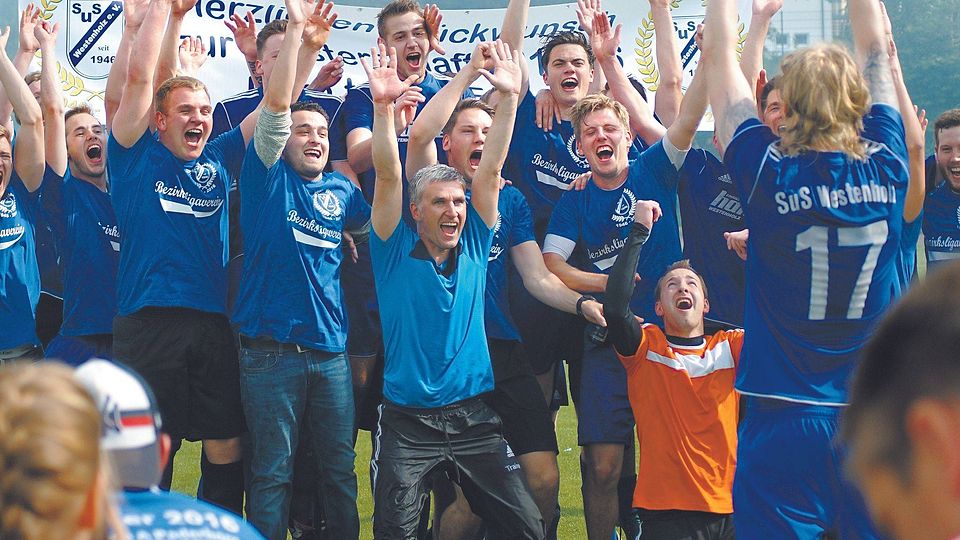 Es ist vollbracht: Der SuS Westenholz ist Meister der Paderborner A-Liga Nord und somit Aufsteiger zur Bezirksliga. Nach dem Sieg über TuRa Elsen brach entsprechend großer Jubel aus.