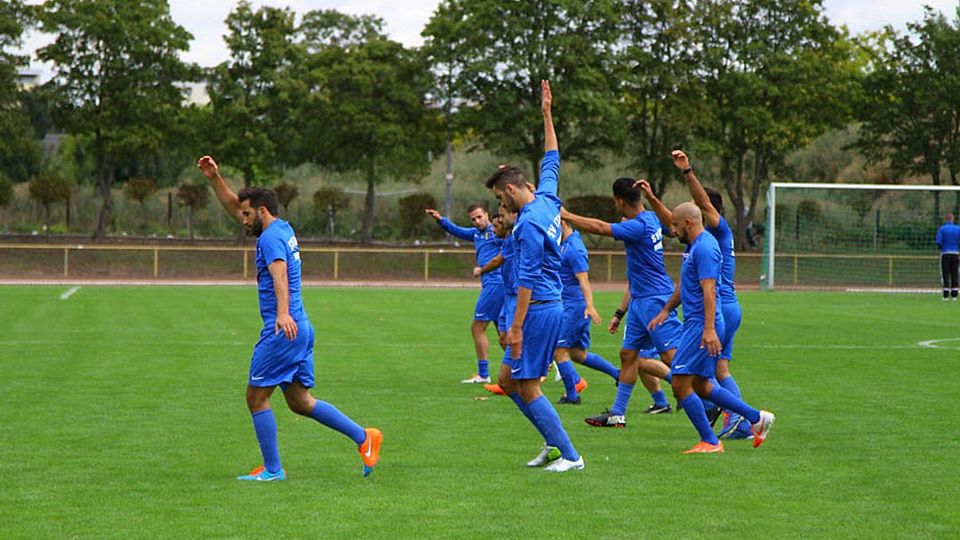Aufwärmen für konstanten Erfolg: Beim SV Italia soll es spätestens 2016 aufwärts gehen. Archivfoto: Mouratidis