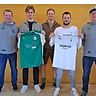 Christoph Konietzny (zweiter von rechts) und Florian Weichslgartner (zweiter von links) haben sich der DJK-SV Adlkofen angeschlossen 
