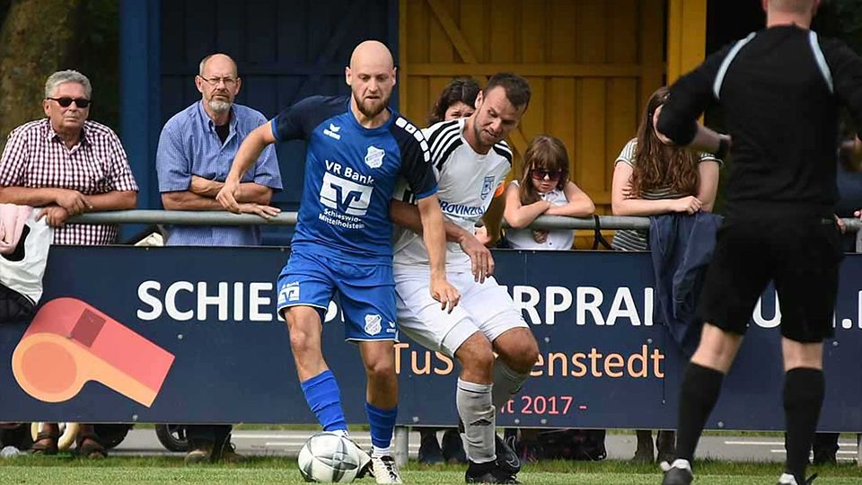 Mirko Mrosek (li.) und der TuS Jevenstedt standen kurz vor einem Dreier.